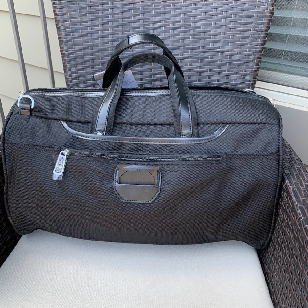 Travelpro Platinum Elite Carry-on Travel Bag - Picture 2 of 4